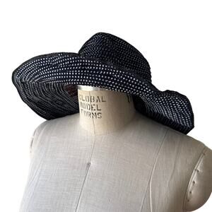 Wallaroo Hat Company Petite Scrunchie Packable Sun Hat in Blue & White Polka Dot